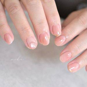 【2026年初夏】ヘルシーな色っぽさを演出。最新ピーチピンクネイル5選