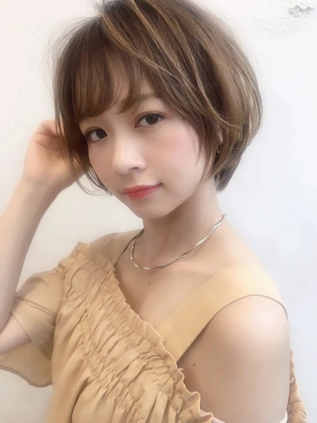 やわらかひし形ショートボブ