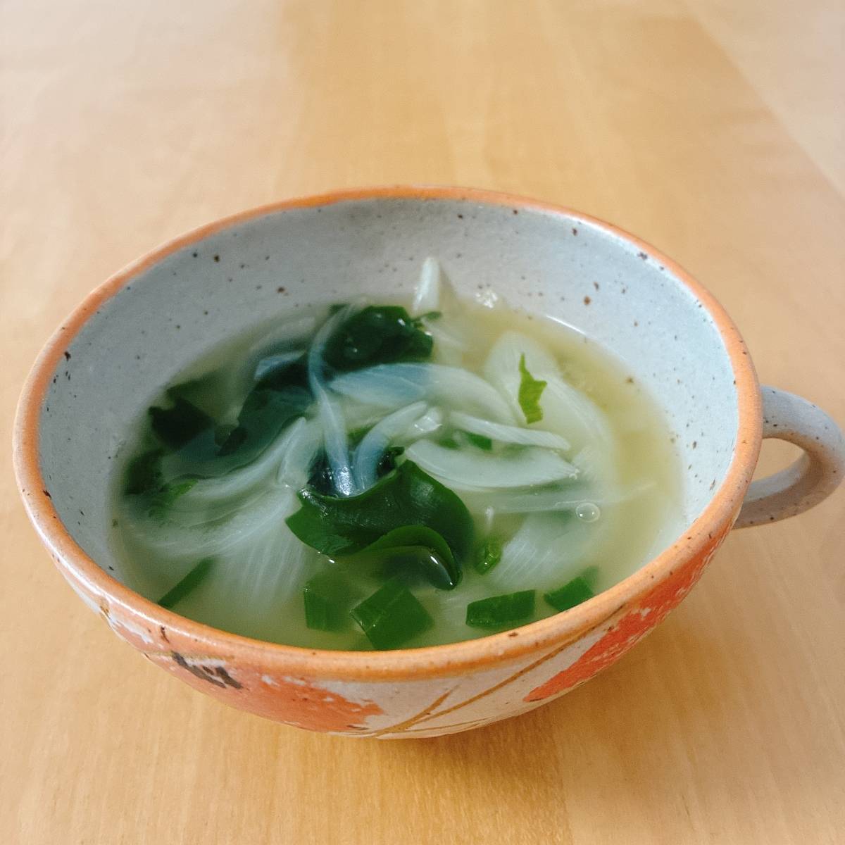 JAグループ公式の「新玉ねぎとニラでブイヨンスープ」のレシピ