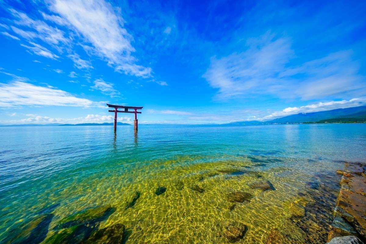 滋賀県　琵琶湖と琵琶湖の鳥居