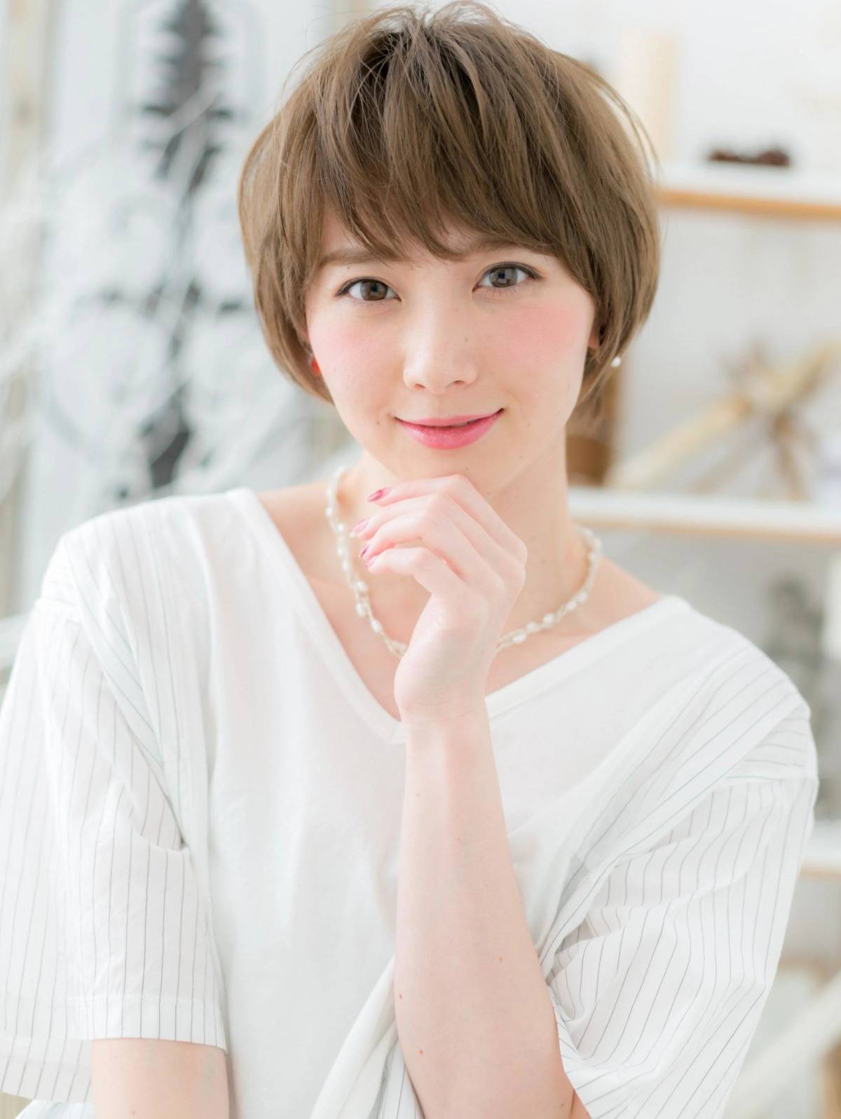 ベージュカラーの立体感ショート