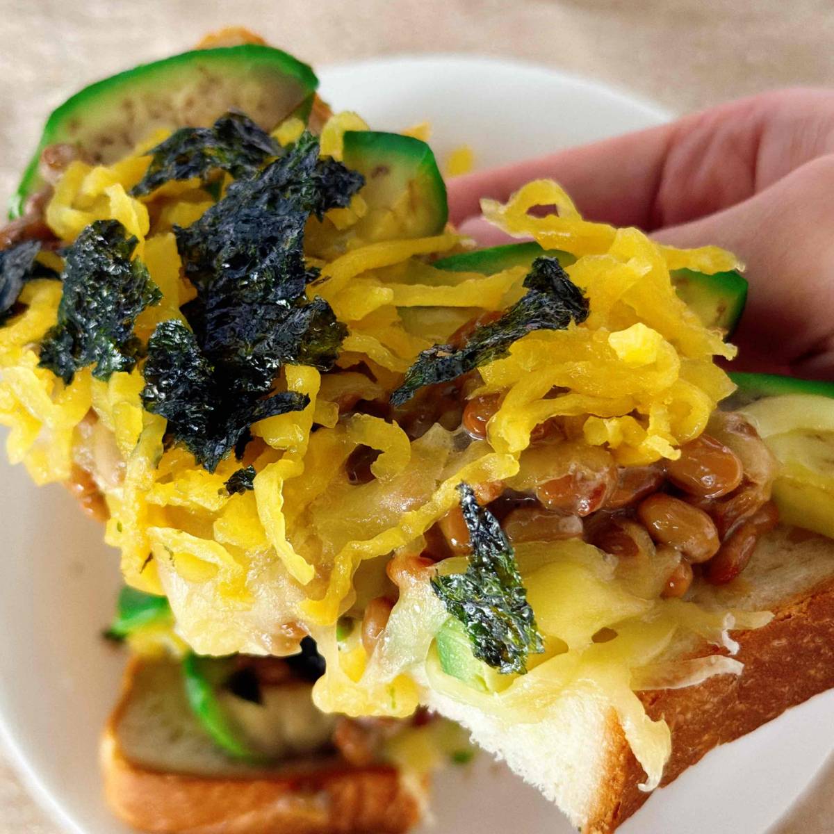 パスコ公式の「納豆アボカドトースト」のレシピ