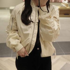 ダックロゴが可愛すぎ♡カジュアルなのに上品「クリームカラーブルゾン」