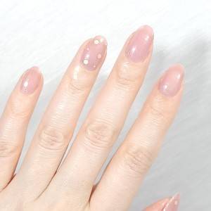 時短で垢抜ける。不器用さん向け「ナチュラルドットネイル」のやり方