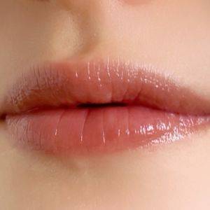 もはや週5で使ってる。ひと塗りで最高に垢抜ける「粘膜リップ」5選