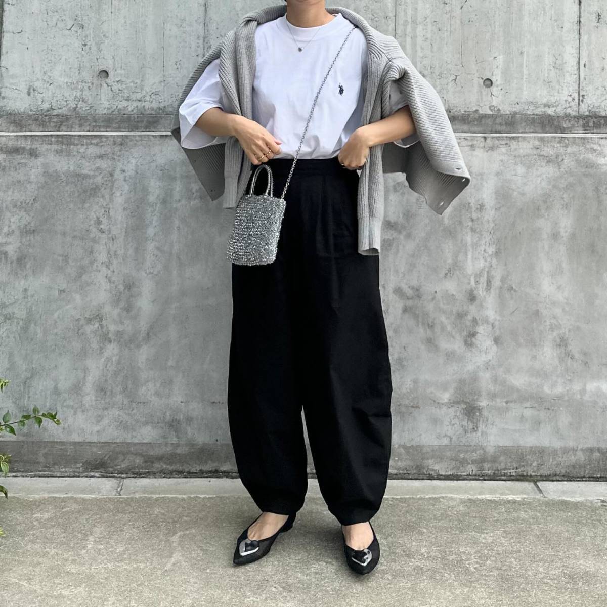 Tシャツの上に肩掛けする！