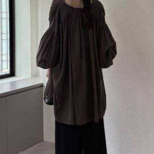 ゆるシルエットがおしゃれ。リラックス＆洗練がかなう「深みグレーチュニック」