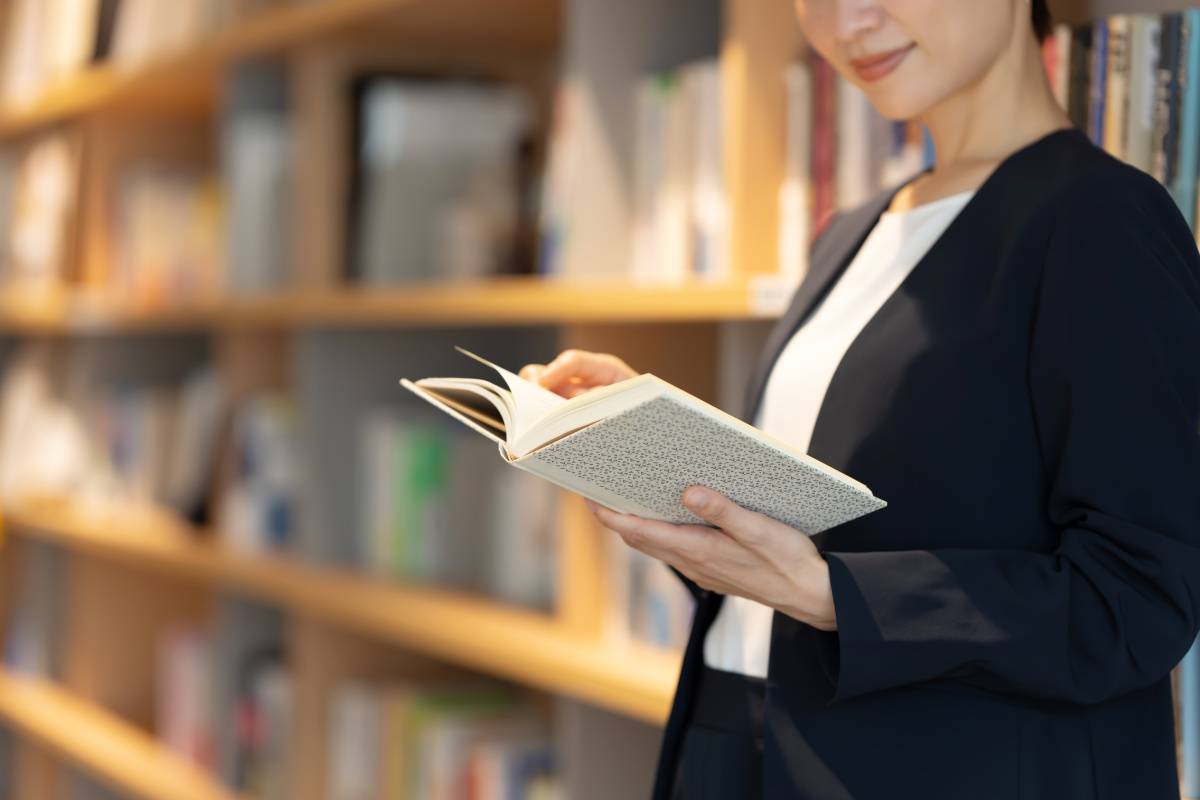 読書する人