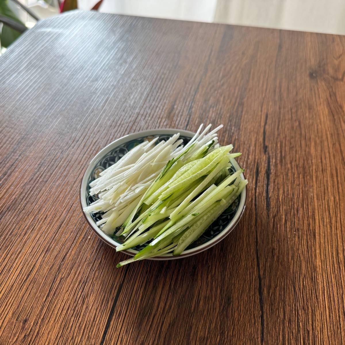 サッポロ一番公式の「味噌そぼろでジャージャー麺風」のレシピ