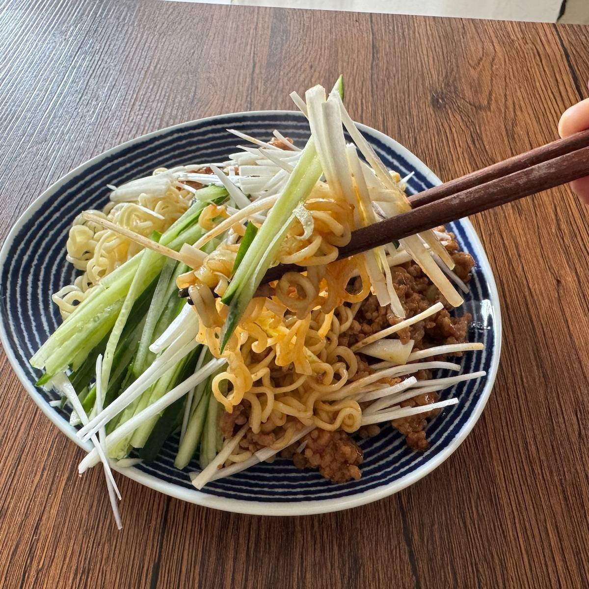 サッポロ一番公式の「味噌そぼろでジャージャー麺風」のレシピ