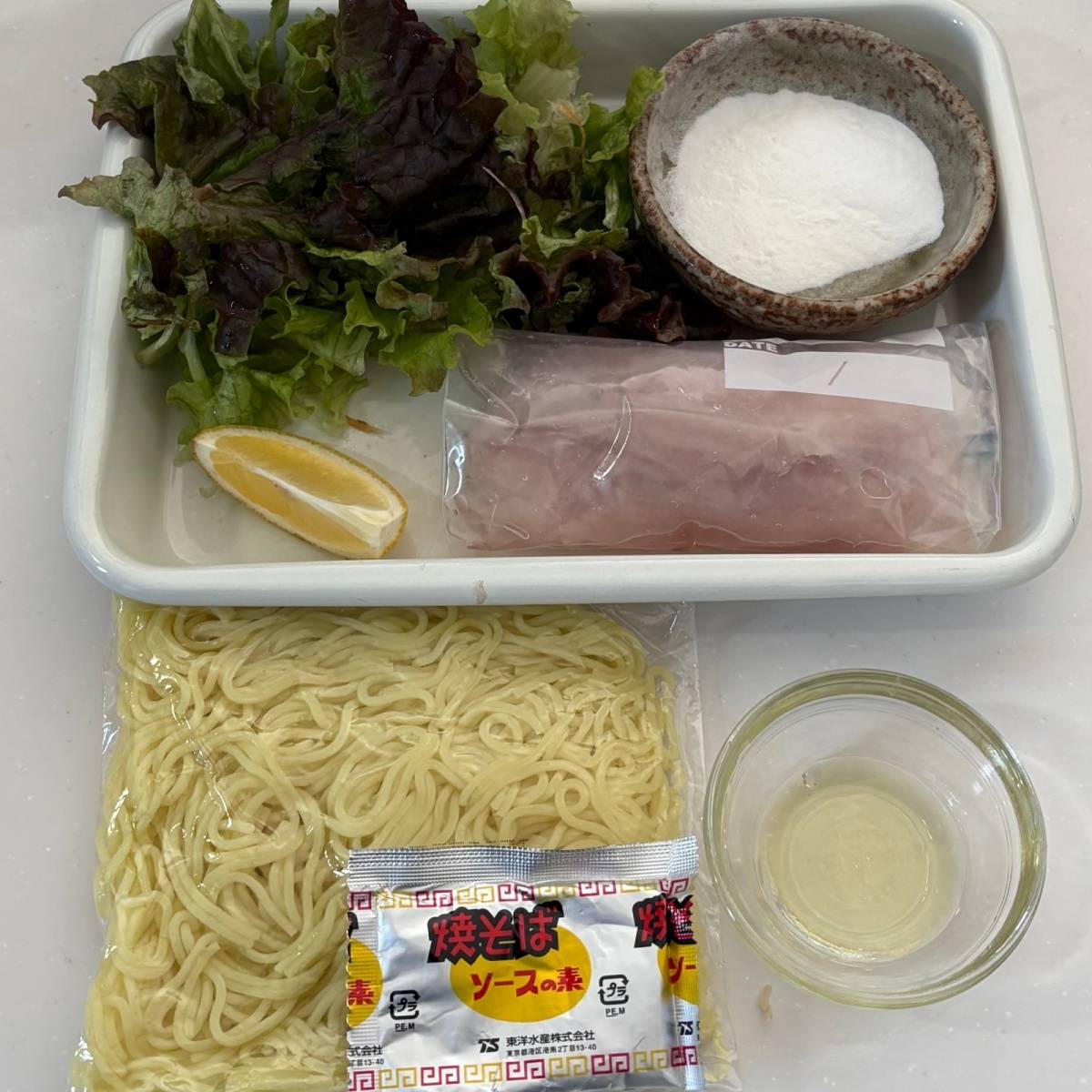 マルちゃん公式の「鶏ささみとレタスのさっぱり焼そば」のレシピ