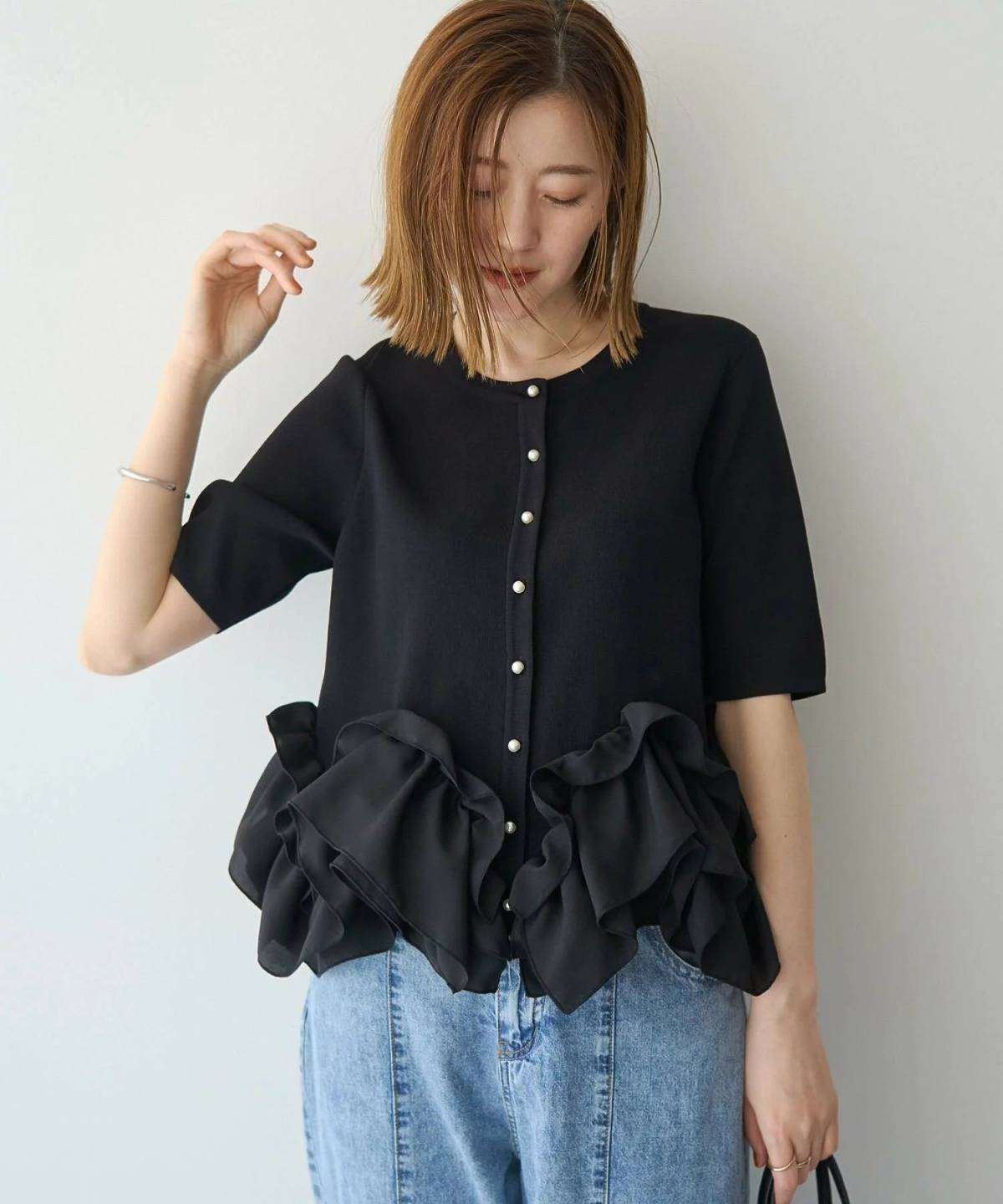 YECCA VECCA パール釦ラッフル5分袖カーディガン