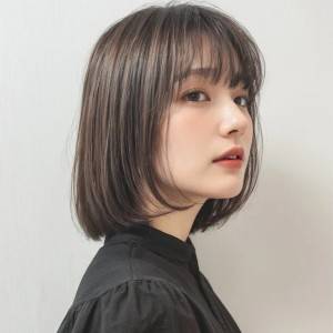  ダークブラウンの内巻きボブ 