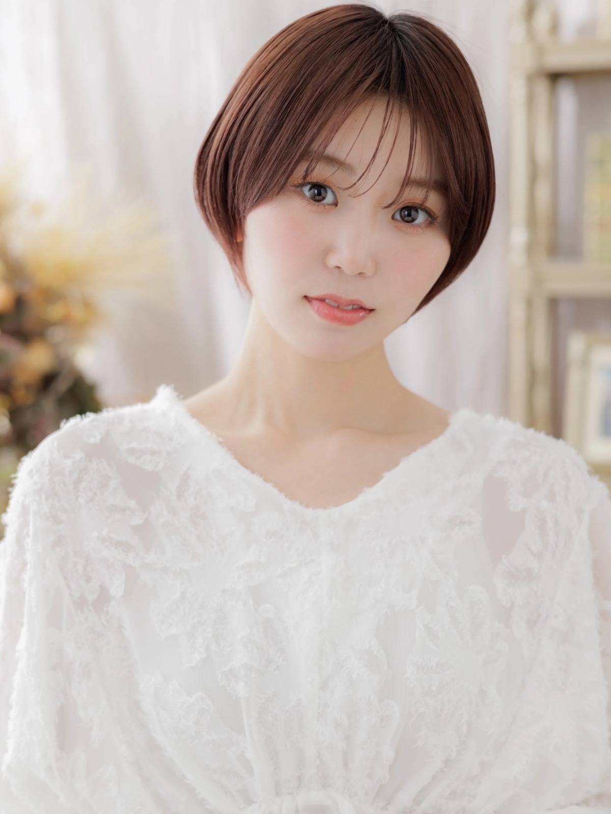 フェミニンチェリーレッドショート