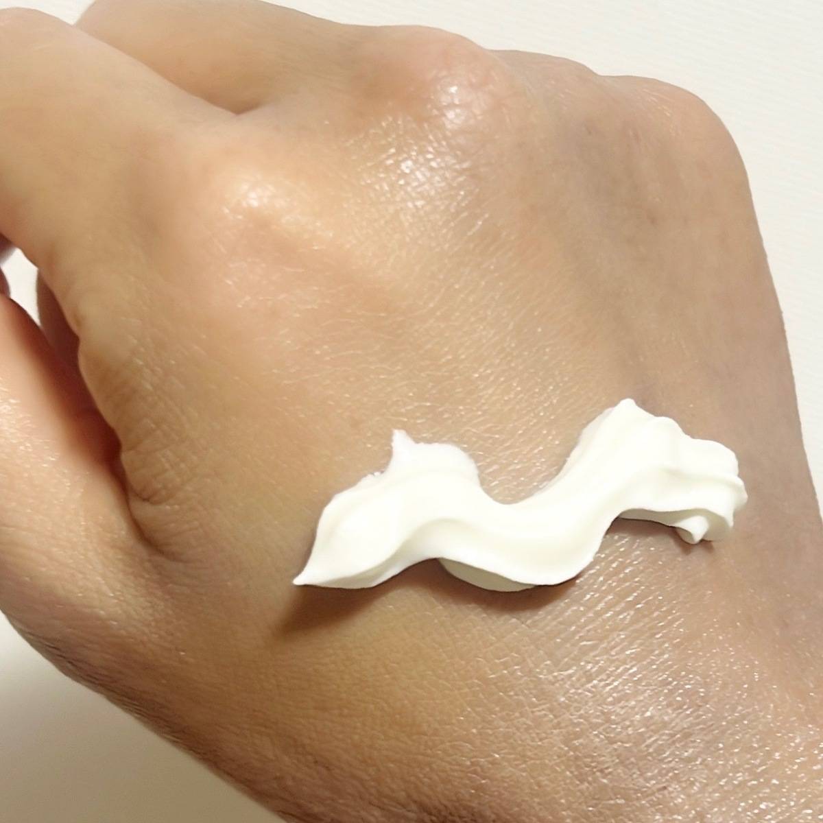 ビオレUV アクアリッチ エアリーホールドクリーム