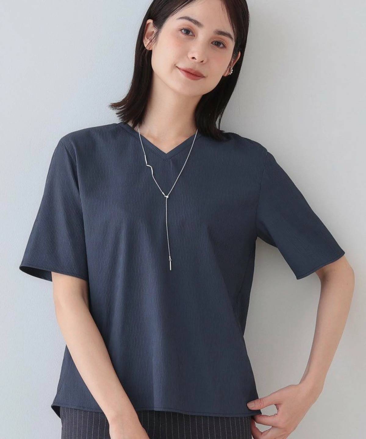 INDIVI シンプルVネックブラウス