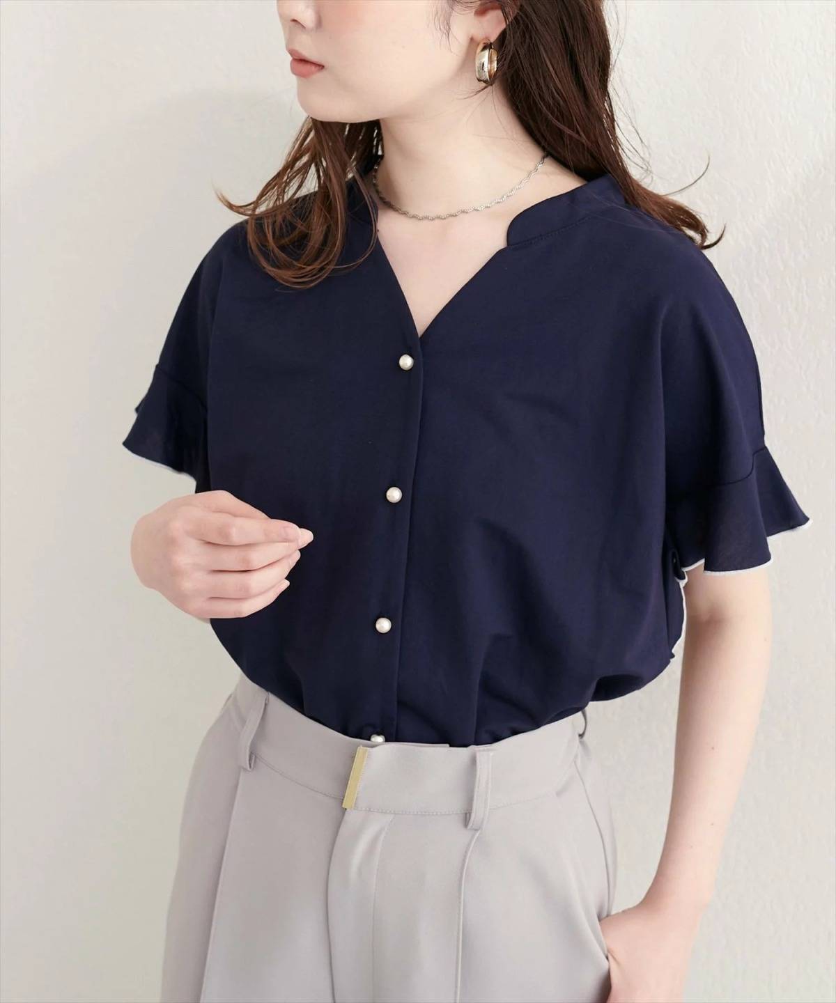 natural couture 接触冷感フリル袖パール釦ブラウス