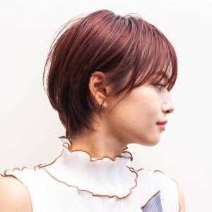 暖色カラーのくびれショート 