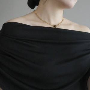 首元が一気に華やぐ。光できらめく大人のための「gavo ネックレス」