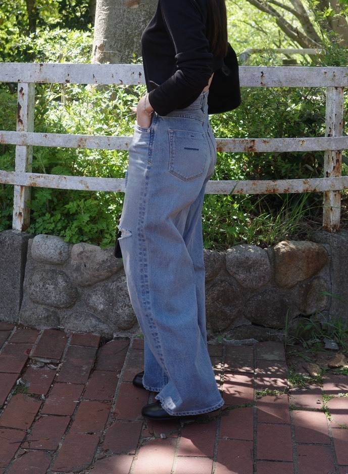 YANUKのバギーストレートデニムパンツ
