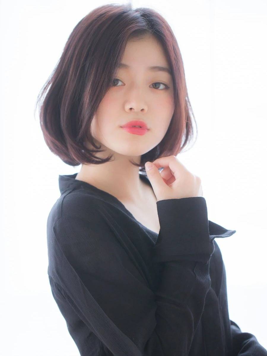 センターパートボブ