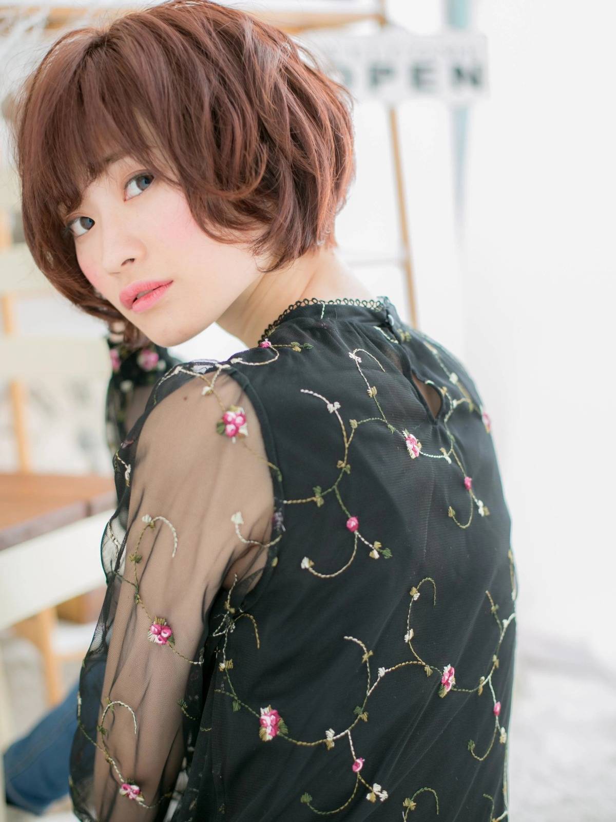 大人可愛いゆるカールショート