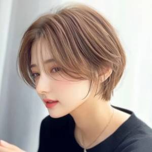  センターパートの立体ショート 