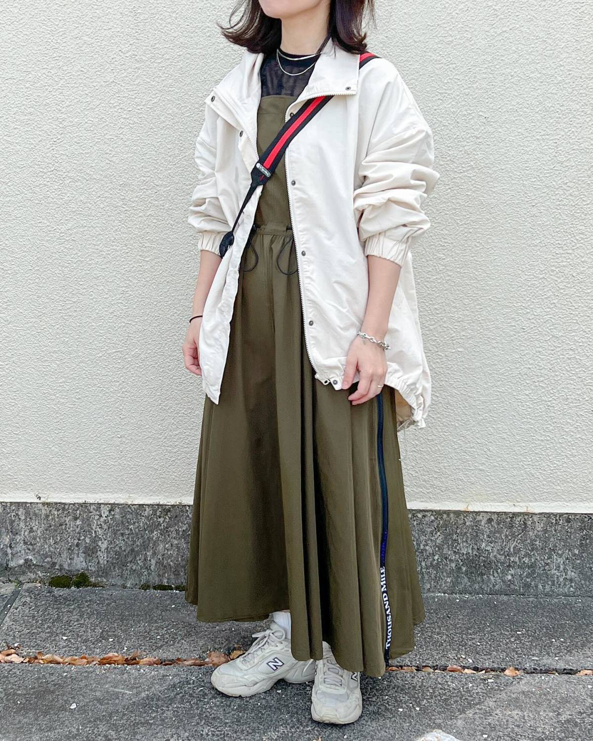 白ブルゾンを羽織る♡