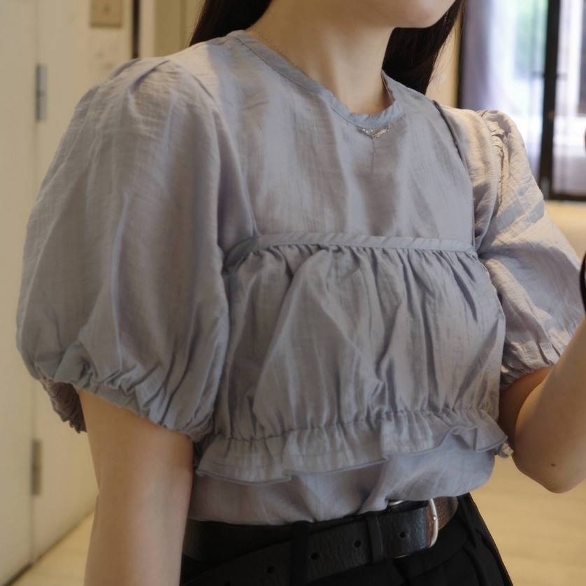 瞬で今っぽい着こなしに！立体レイヤードが即完成する「KBF」ビスチェ付きブラウス