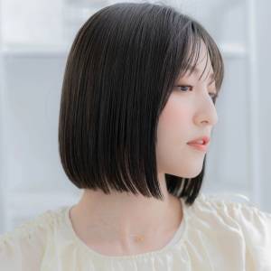  やや重さのある切りっぱなしボブ 