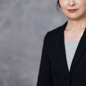  微笑む人 