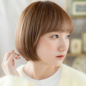  くすみベージュの丸みボブ 