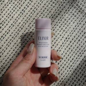 すっと馴染んでふっくら♪くすみがちなお肌を整える「ELIXIR」の薬用美白乳液