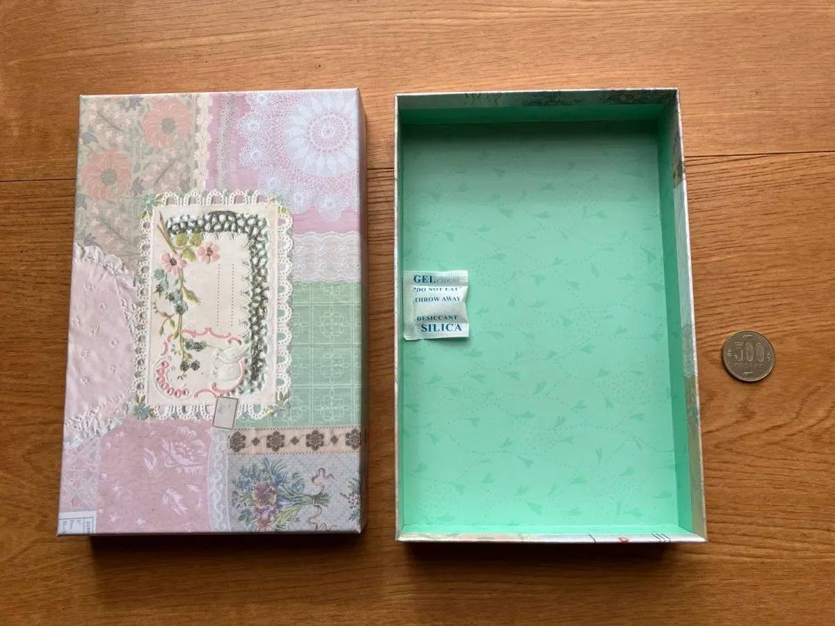 Seria(セリア)：文具小物収納BOX フタつき フレンチロマンチック