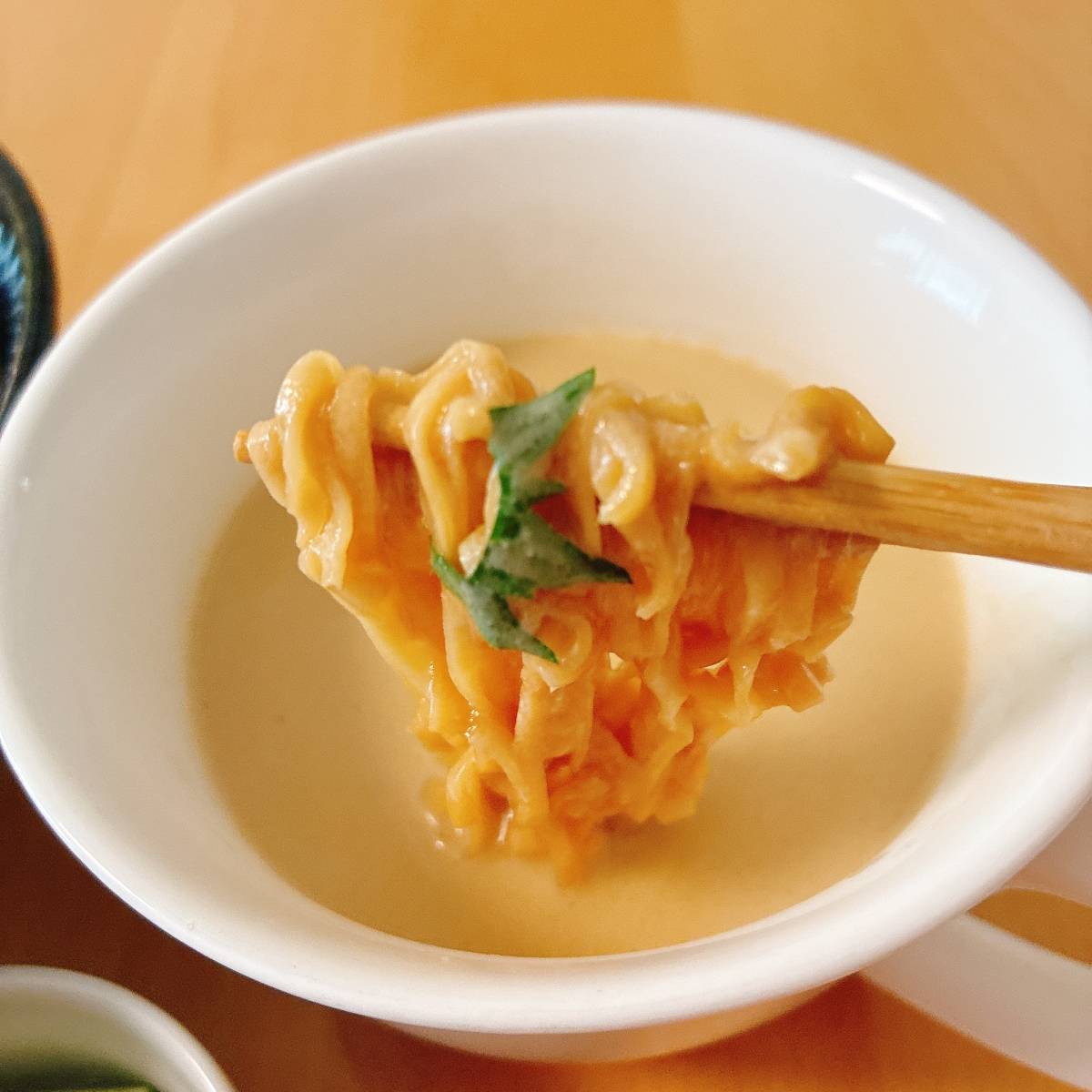 チキンラーメン公式の「ココナッツアジアンつけチキンラーメン」のレシピ