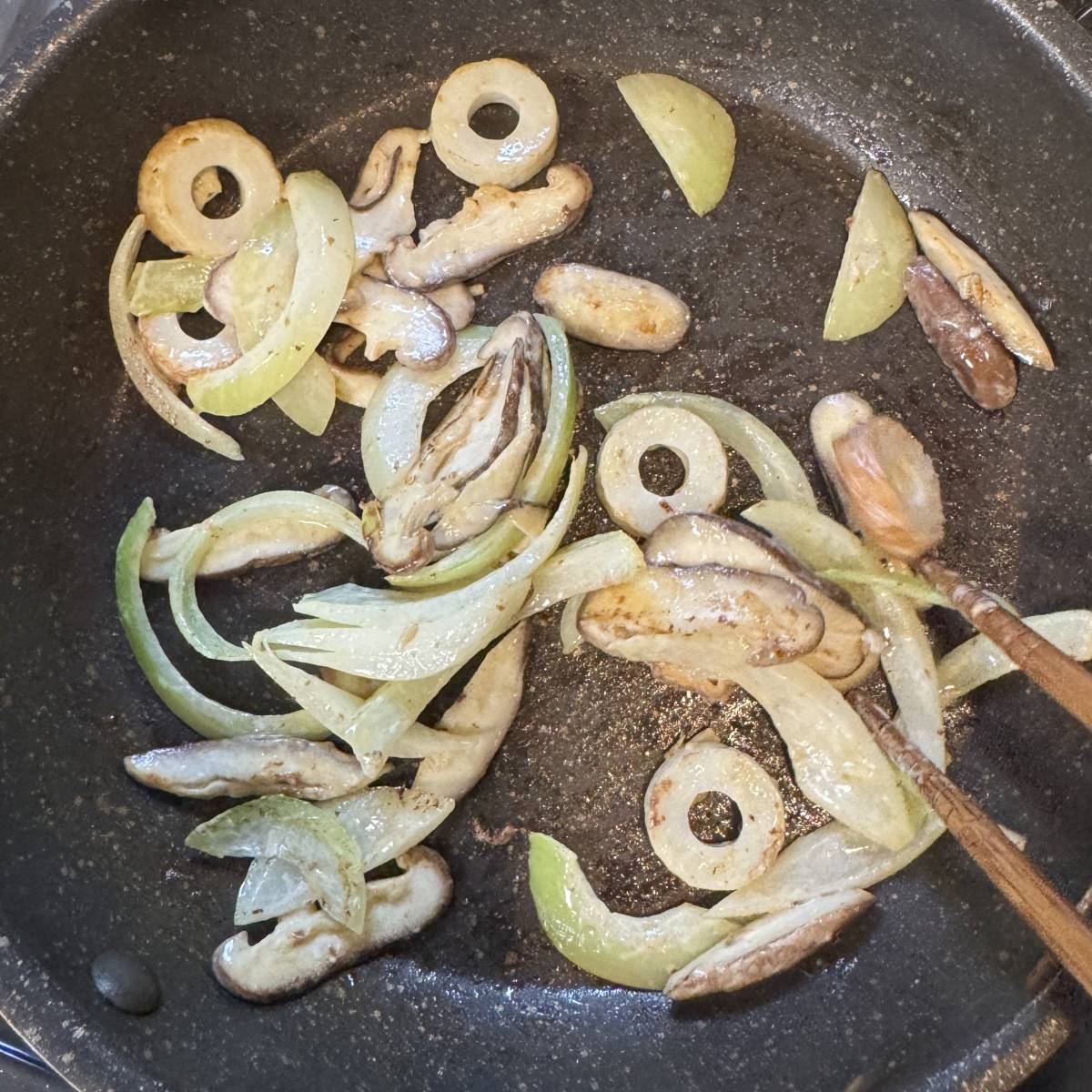 JAグループ公式の「ちくわとしいたけと大葉の野菜おにぎり♪」のレシピ