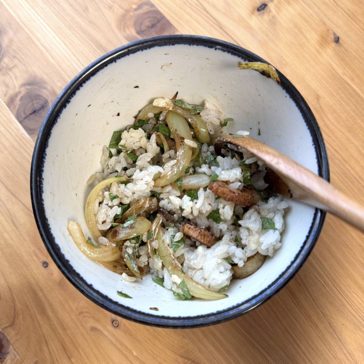 JAグループ公式の「ちくわとしいたけと大葉の野菜おにぎり♪」のレシピ
