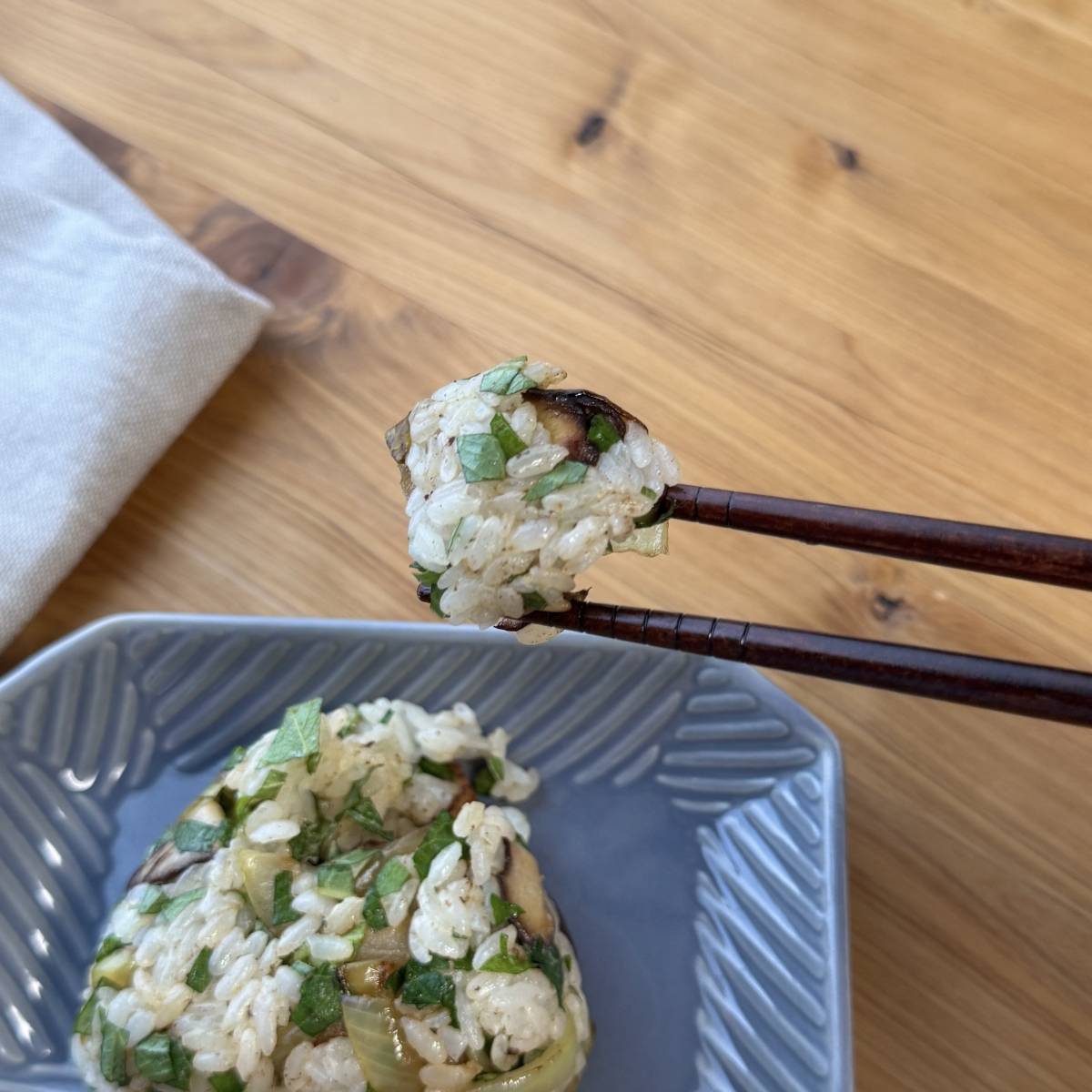 JAグループ公式の「ちくわとしいたけと大葉の野菜おにぎり♪」のレシピ
