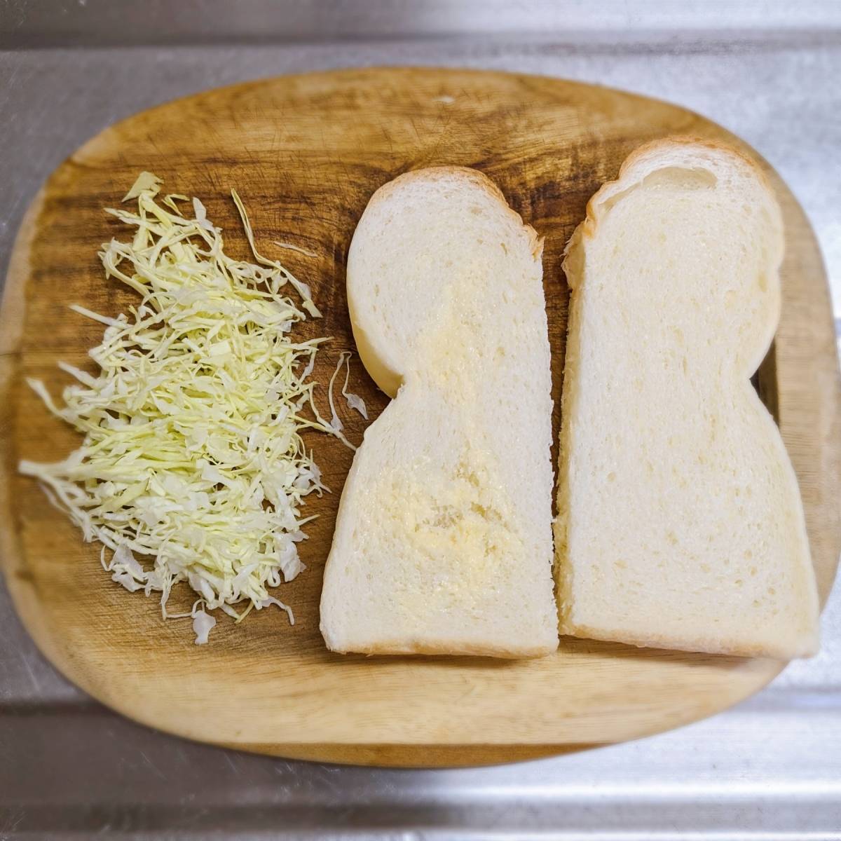 ヤマザキ公式の「キャベツと焼きそばのふかふわサンド」のレシピ
