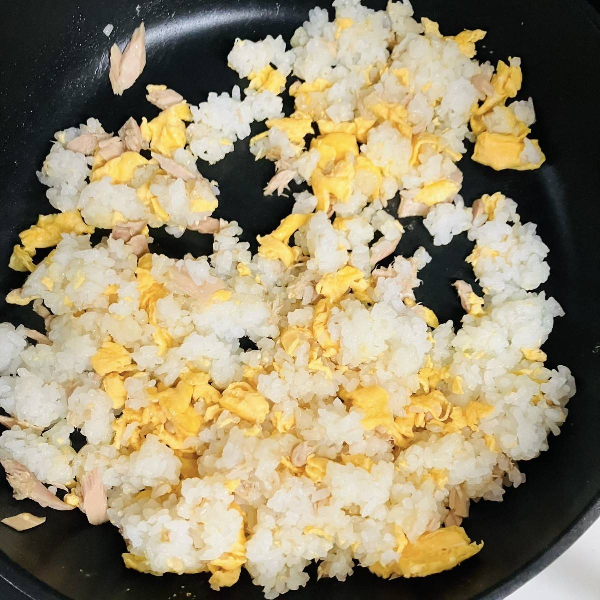 いなば公式の「ライトツナレタス炒飯 」のレシピ
