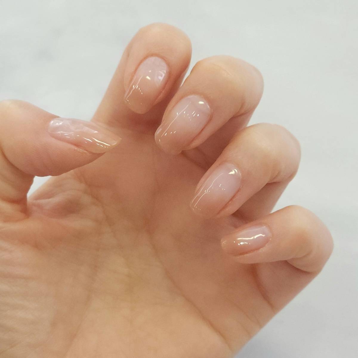 ベージュカラーを使った簡単グラデーションネイル