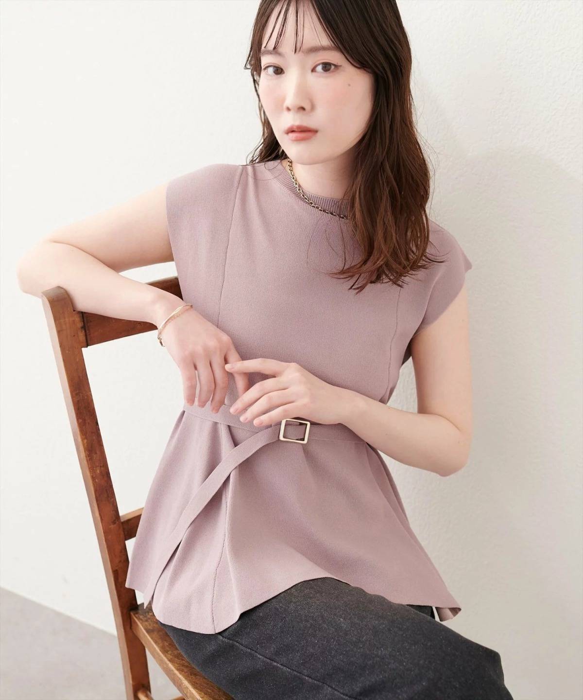 natural couture ベルト付きペプラムノースリニット