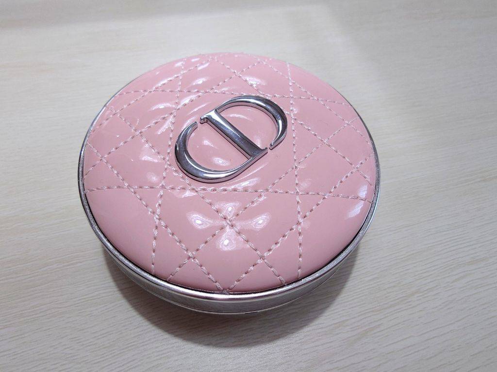 ディオール ディオールスキン フォーエヴァー イドラ グロウ クッション ケース