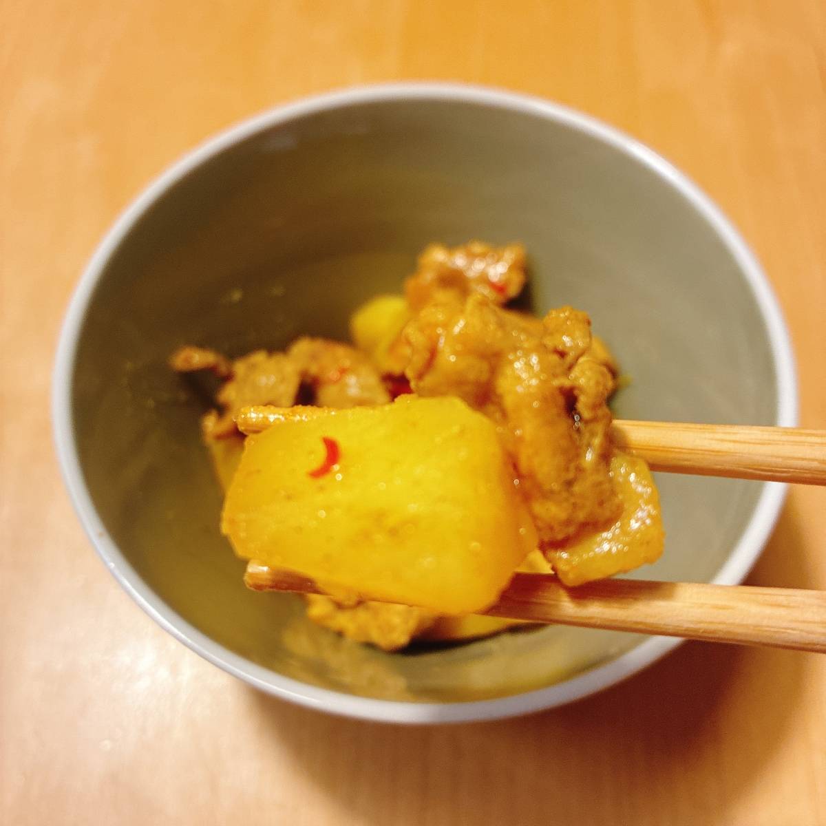 JAグループ公式の「じゃがいもと豚挽き肉のカレー煮」のレシピ