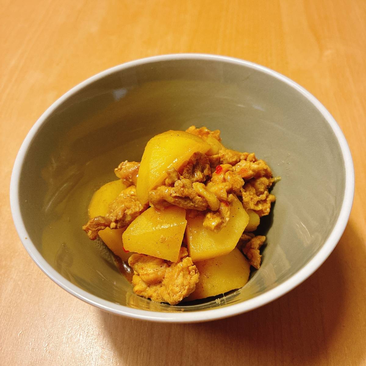 JAグループ公式の「じゃがいもと豚挽き肉のカレー煮」のレシピ