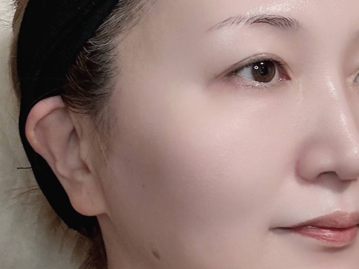 BOBBI BROWN ボビイ ブラウン インテンシブ セラム ラディアンス プライマー ロージー UV化粧下地 塗布前 筆者顔