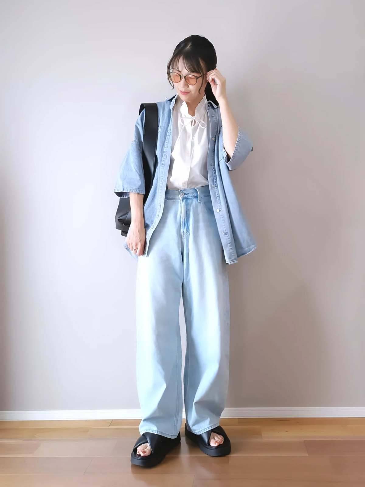 フリルブラウス×デニムシャツ