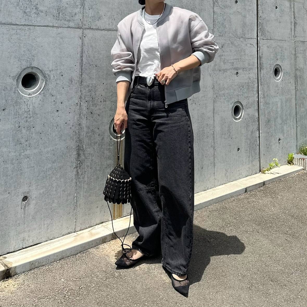 ブルゾンの袖はたくし上げる！