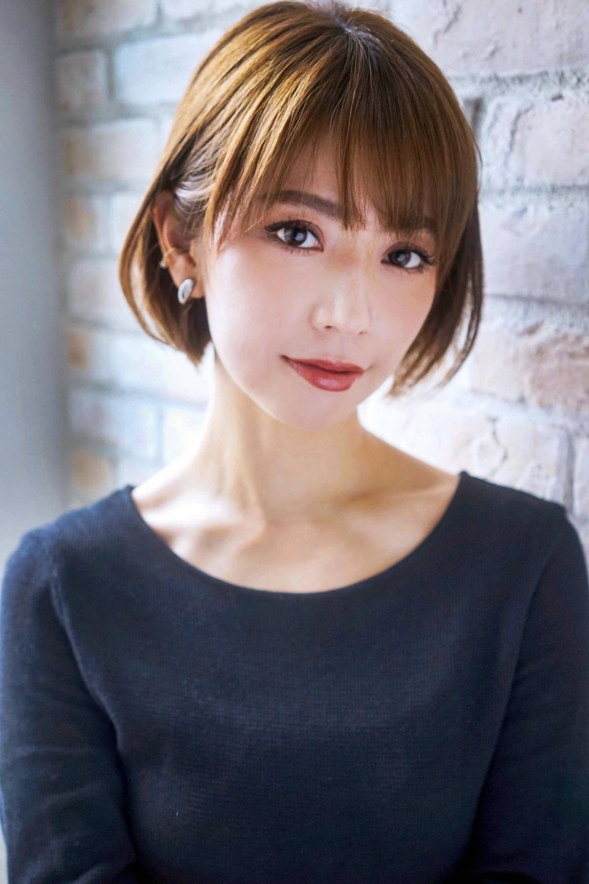 大人っぽい耳掛けショートボブ