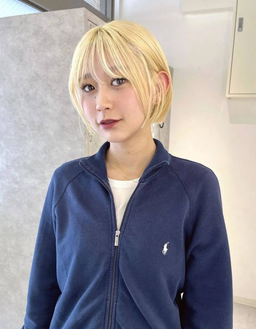 外国人風ブロンドボブ